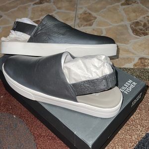 Eileen Fisher graphite washed leather shoes- size 8